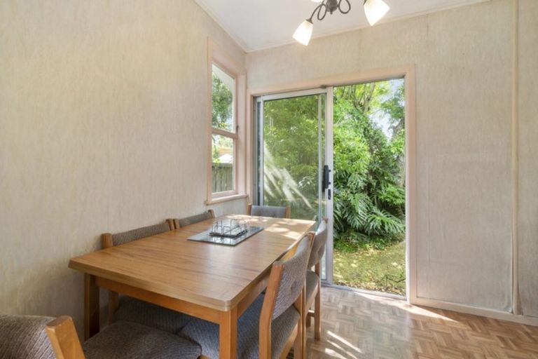 Photo of property in 93 Sabulite Road, Kelston, Auckland, 0602