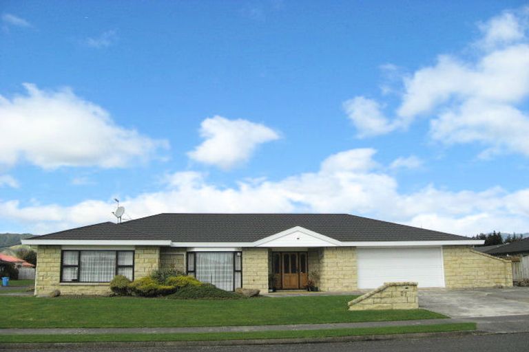 Photo of property in 27 Easton Way, Levin, 5510