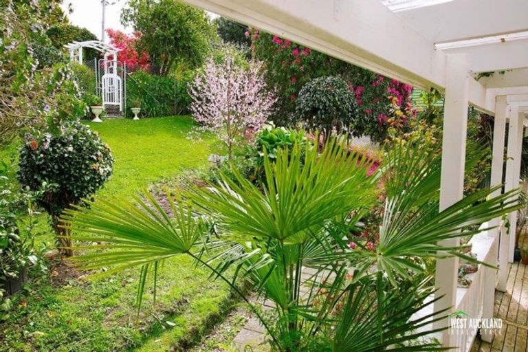 Photo of property in 26 Crystal Avenue, Glendene, Auckland, 0602