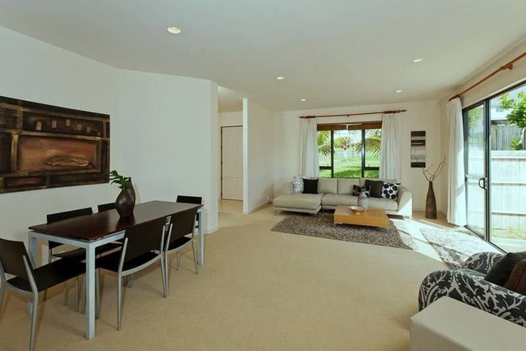 Photo of property in 11 Trotting Terrace, Fairview Heights, Auckland, 0632