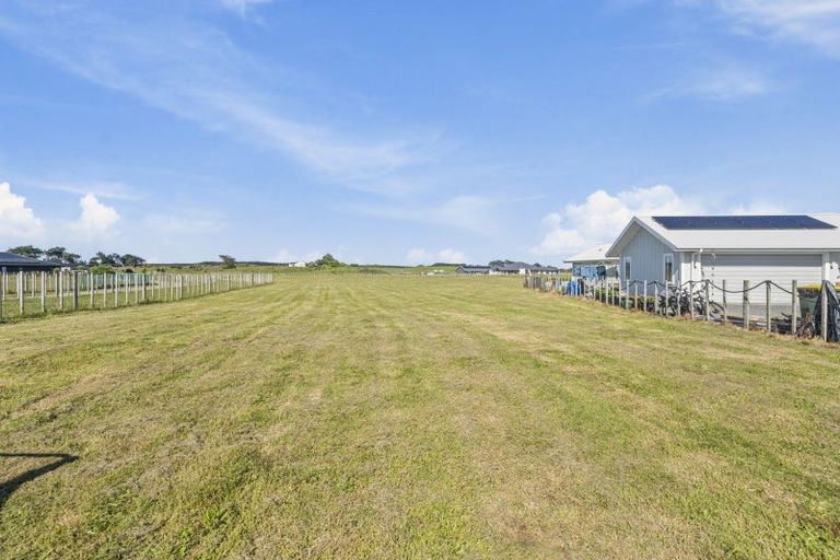 Photo of property in 16 Mowhia Grove, Waitarere, Levin, 5510