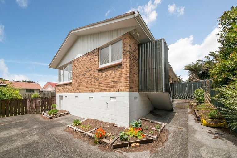 Photo of property in 4/135 Titirangi Road, New Lynn, Auckland, 0600