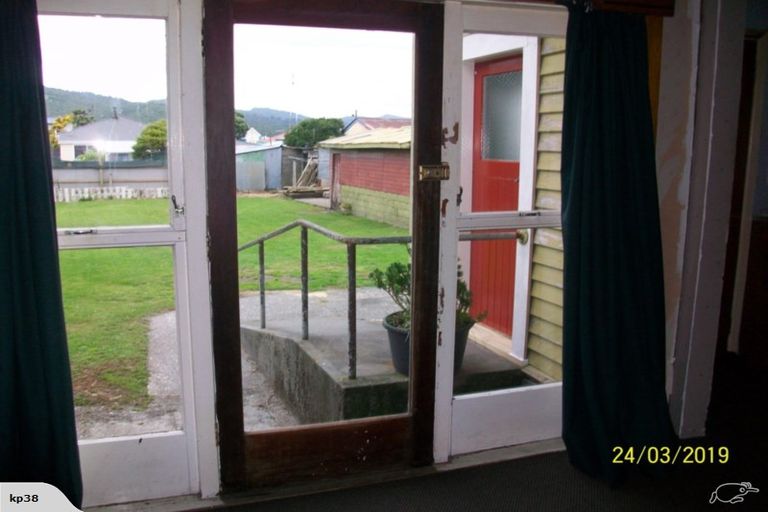 Photo of property in 35 Doyle Street, Blaketown, Greymouth, 7805