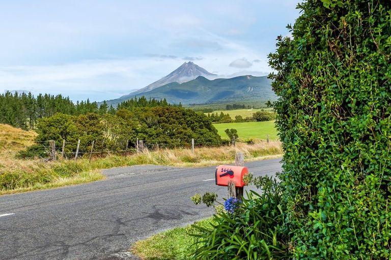 Photo of property in 1444 Carrington Road, Hurworth, New Plymouth, 4371