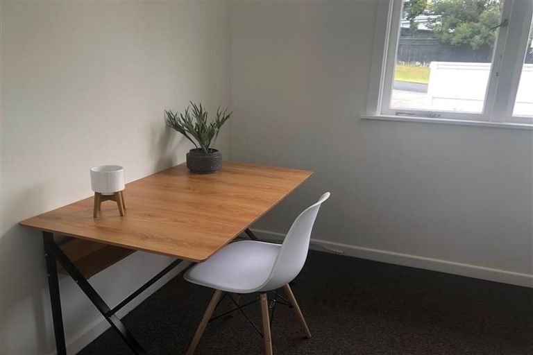 Photo of property in 16 Parrs Cross Road, Henderson, Auckland, 0612
