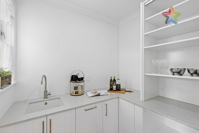 Photo of property in 162 Queen Street West, Levin, 5510