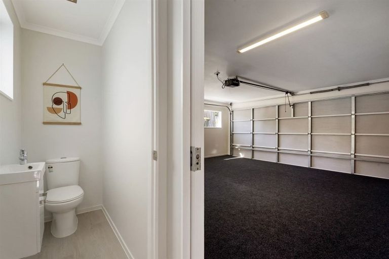 Photo of property in 116a Forrest Hill Road, Forrest Hill, Auckland, 0620