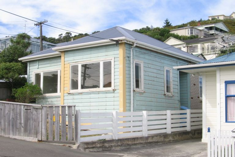 Photo of property in 1 Liffey Street, Island Bay, Wellington, 6023