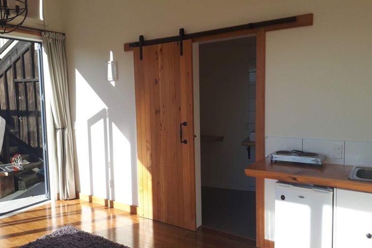 Photo of property in 82 Paremata Road, Paremata, Porirua, 5024