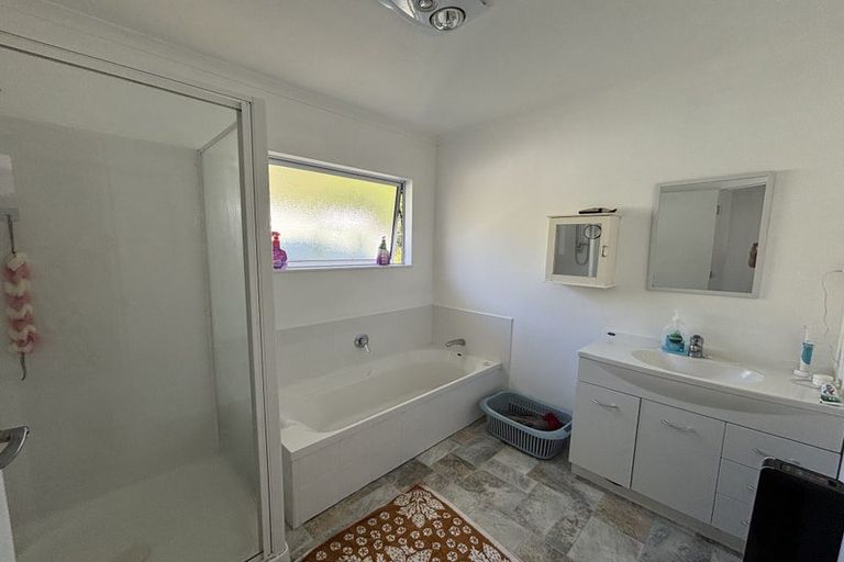 Photo of property in 20 Arapeta Place, Takaka, 7110