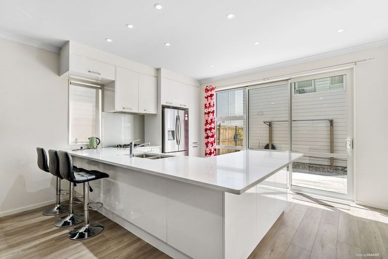 Photo of property in 9 Taupinga Way, Takanini, 2112