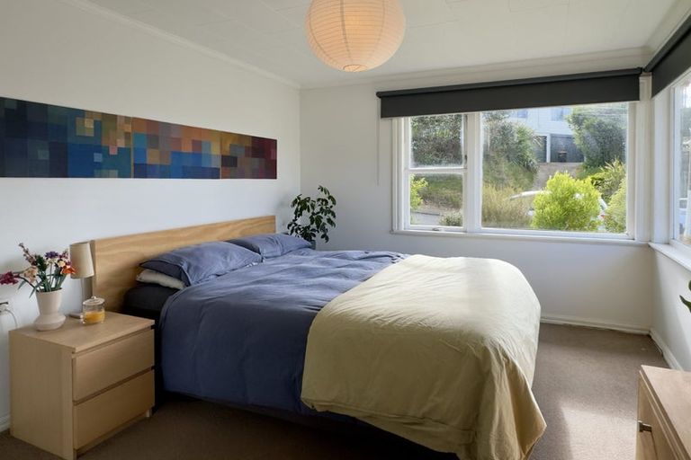 Photo of property in 48 Brooker Grove, Newlands, Wellington, 6037