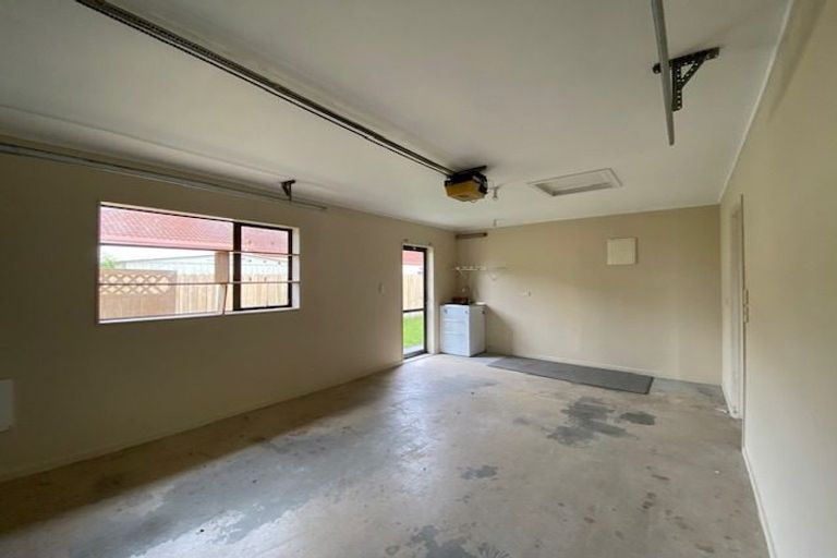 Photo of property in 31 Armoy Drive, East Tamaki, Auckland, 2016