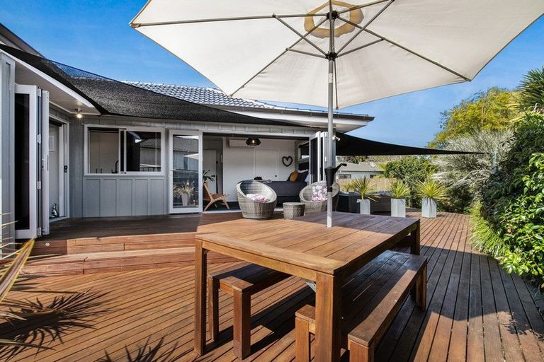 Photo of property in 14 Pinehurst Place, Wattle Downs, Auckland, 2103