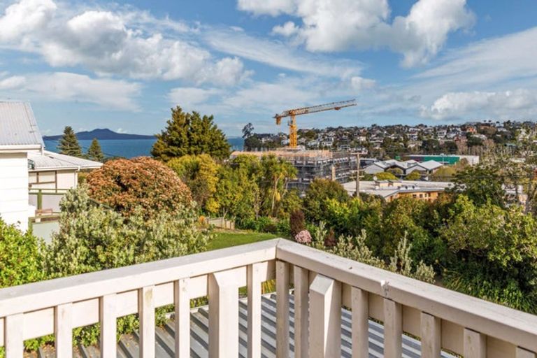Photo of property in 35 Bayview Road, Browns Bay, Auckland, 0630