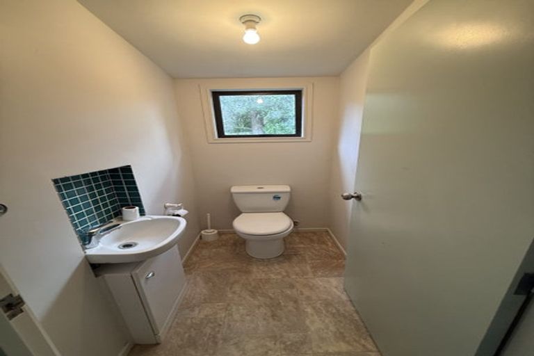 Photo of property in 23 James Paige Lane, Riverhead, Albany, 0793