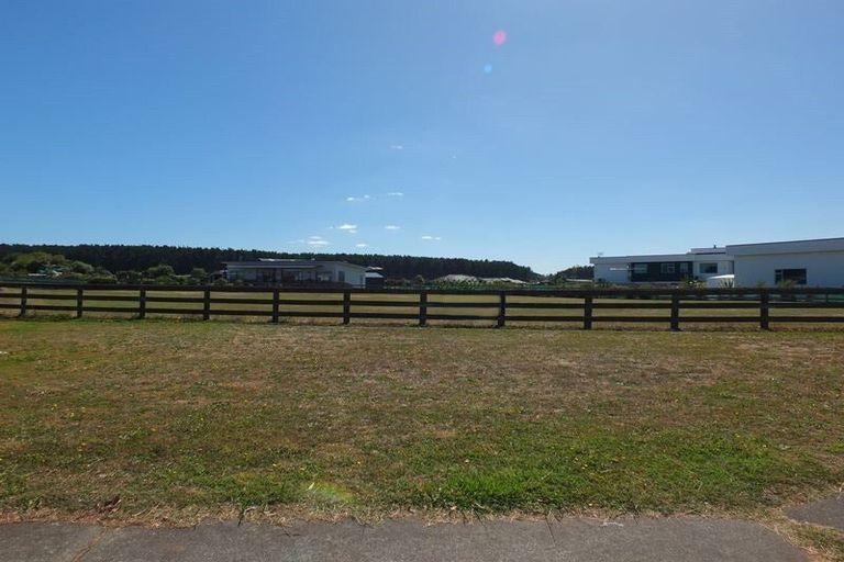 Photo of property in 2 Nicolas Place, Foxton Beach, Foxton, 4815