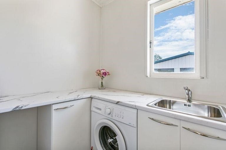 Photo of property in 2/42 Kiwi Esplanade, Mangere Bridge, Auckland, 2022