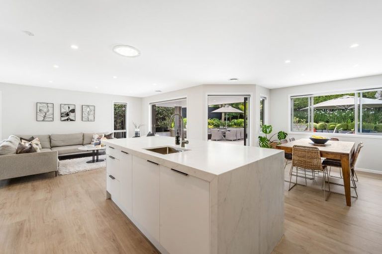 Photo of property in 100 Beach Road, Mellons Bay, Auckland, 2014