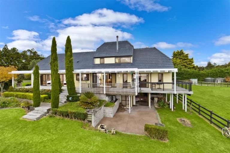 Photo of property in 132 Taupaki Road, Taupaki, Henderson, 0782