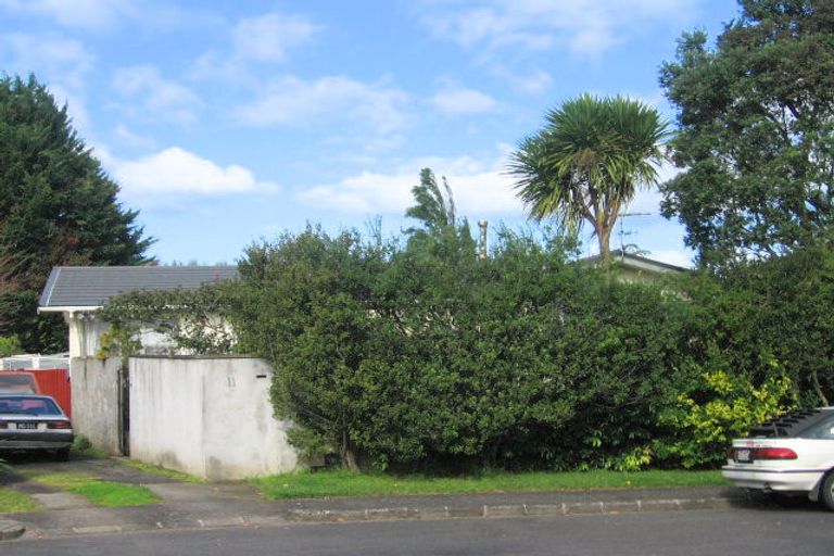 Photo of property in 11 Lendic Avenue, Henderson, Auckland, 0612