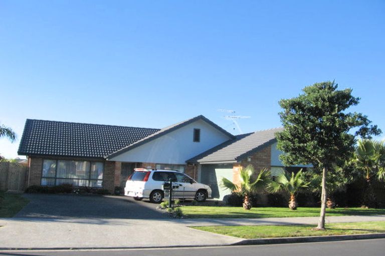 Photo of property in 3 Croftview Road, Wattle Downs, Auckland, 2103