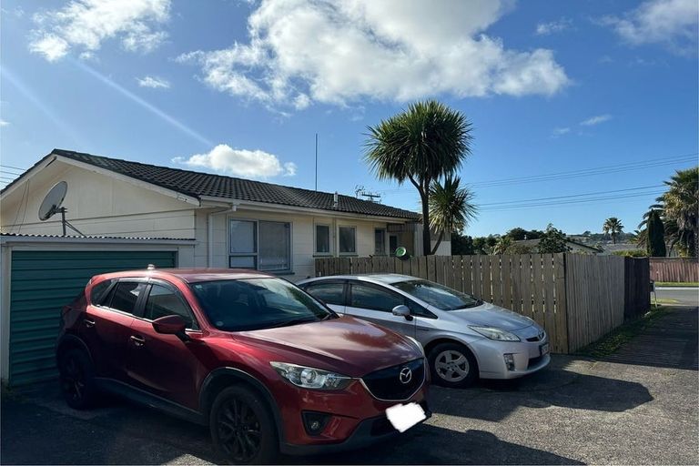 Photo of property in 1/89 Bruce Mclaren Road, Henderson, Auckland, 0612