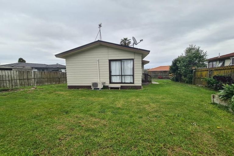 Photo of property in 1/22 Etherton Drive, Weymouth, Auckland, 2103