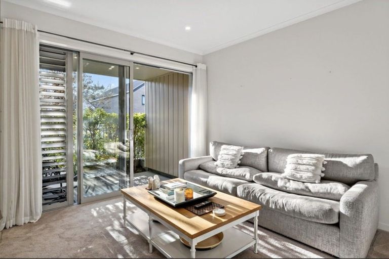 Photo of property in 11/2 Warrant Officer Lane, Hobsonville, Auckland, 0616