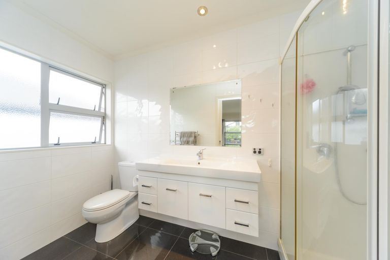 Photo of property in 20 Rosalie Terrace, Kelvin Grove, Palmerston North, 4414