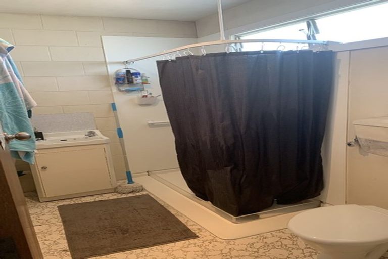 Photo of property in 2/11 Division Street, Riccarton, Christchurch, 8041