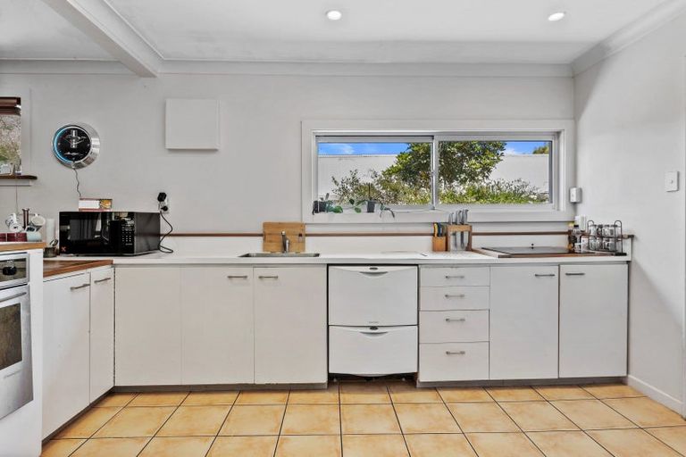 Photo of property in 51 Kings Avenue, Waikuku Beach, 7402