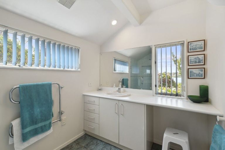 Photo of property in 84 Rushgreen Avenue, Pahurehure, Papakura, 2113