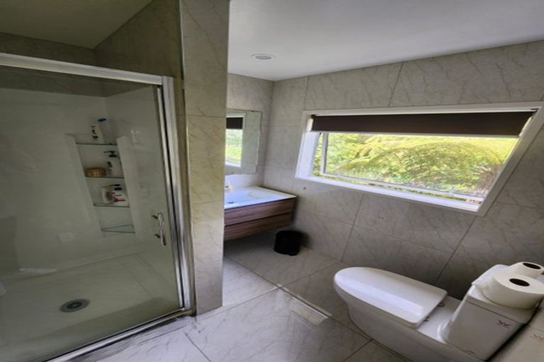 Photo of property in 43a Condor Place, Unsworth Heights, Auckland, 0632