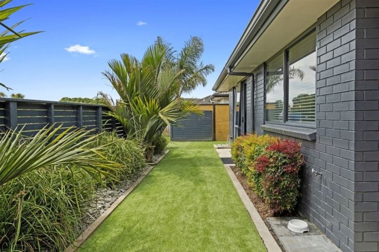 Photo of property in 18 Carrington Drive, Papamoa Beach, Papamoa, 3118
