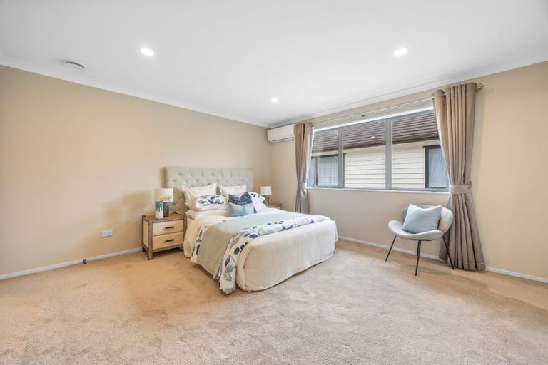 Photo of property in 1 Creggan Crescent, Flat Bush, Auckland, 2019