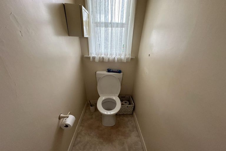 Photo of property in 72 Queenwood Road, Levin, 5510