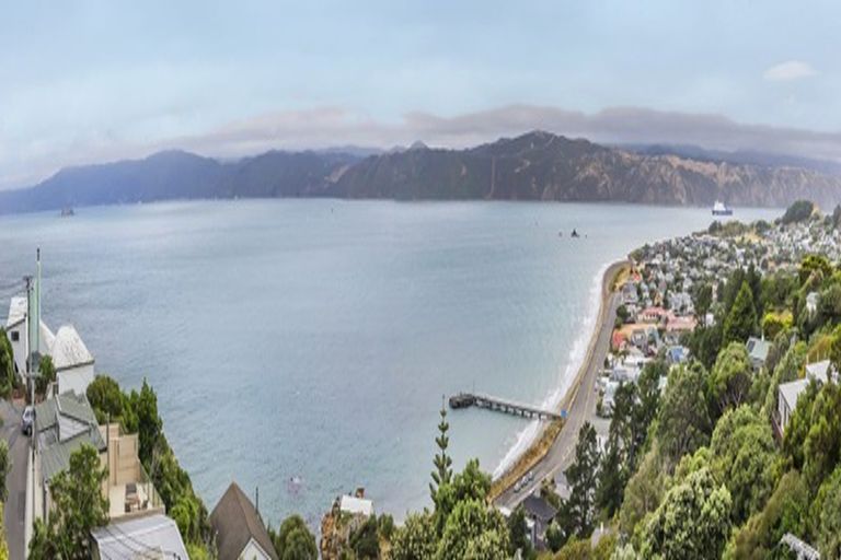 Photo of property in 32 Newport Terrace, Seatoun, Wellington, 6022