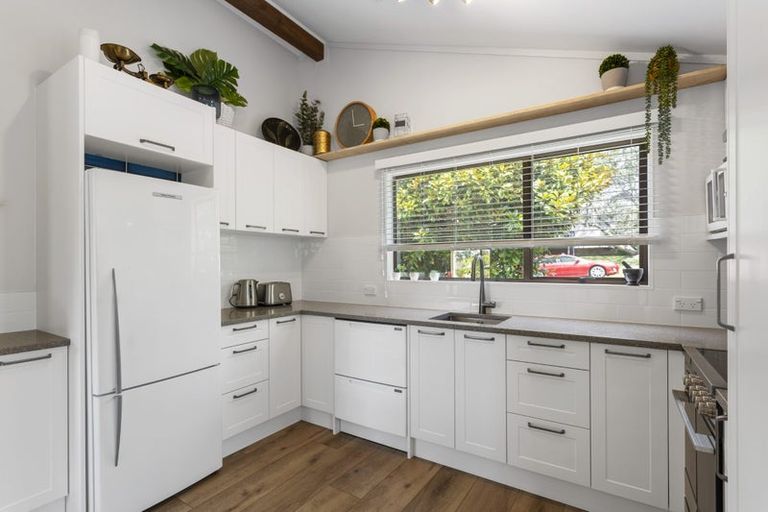 Photo of property in 36 Elliston Crescent, Stanmore Bay, Whangaparaoa, 0932