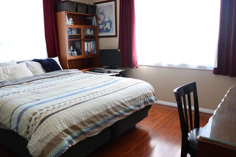 Photo of property in 24 Palmer Crescent, Silverstream, Upper Hutt, 5019