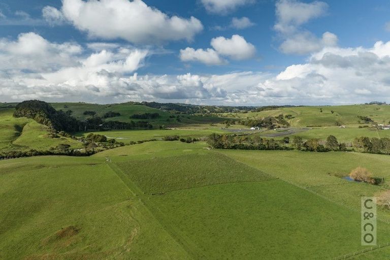 Photo of property in 1242 State Highway 16, Waimauku, 0883