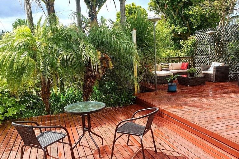 Photo of property in 102 Saddleback Rise, Murrays Bay, Auckland, 0630