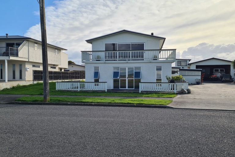 Photo of property in 67 Hartley Street, Foxton Beach, Foxton, 4815