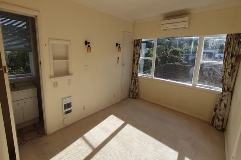 Photo of property in 21 Parkvale Road, Karori, Wellington, 6012