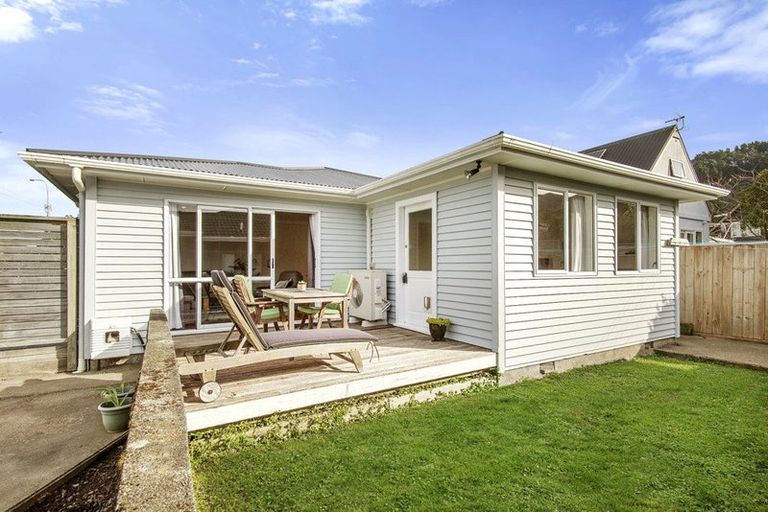 Photo of property in 3 Findlay Street, Tawa, Wellington, 5028