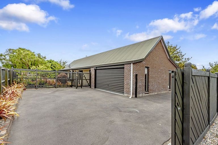 Photo of property in 100 Queenspark Drive, Parklands, Christchurch, 8083