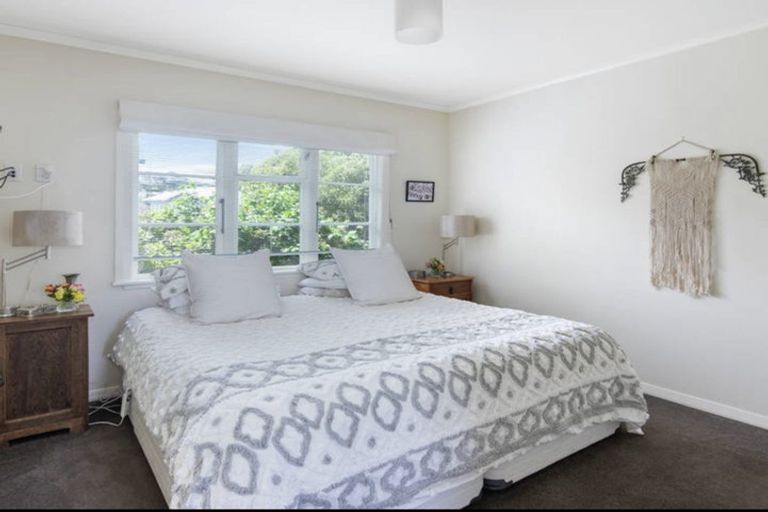 Photo of property in 5 Kinghorne Street, Strathmore Park, Wellington, 6022