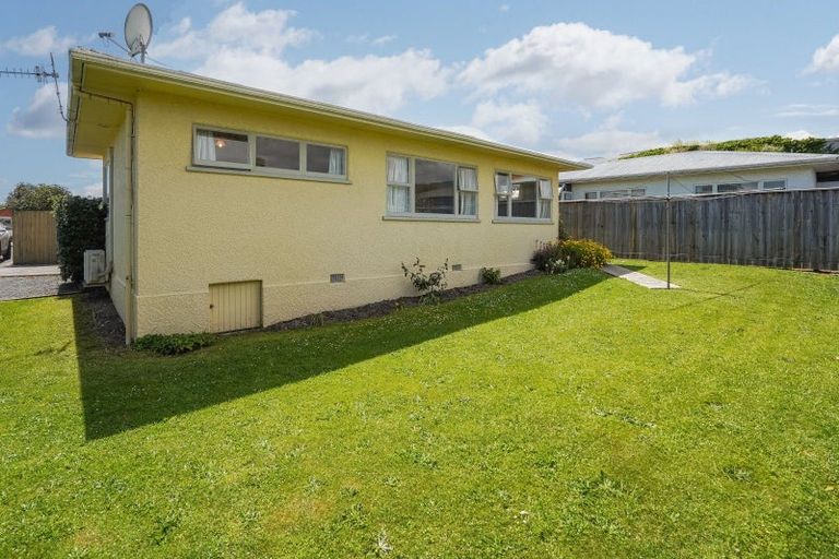 Photo of property in 2/7 Lichfield Street, Stoke, Nelson, 7011