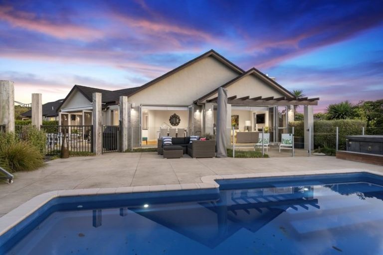 Photo of property in 202 Oraha Road, Kumeu, 0892