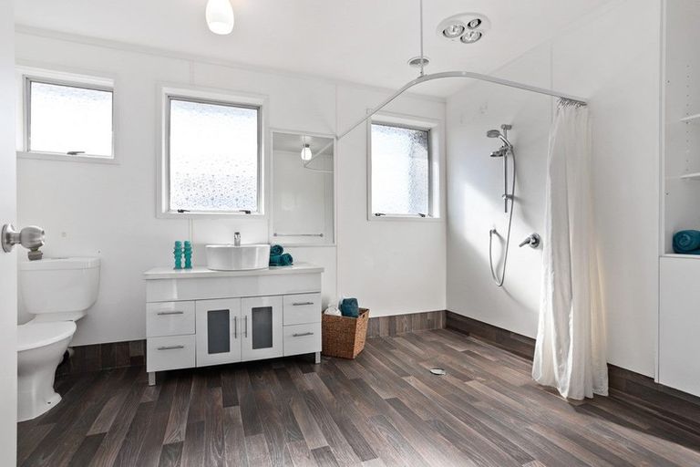 Photo of property in 10 Hinerau Street, Henderson, Auckland, 0612